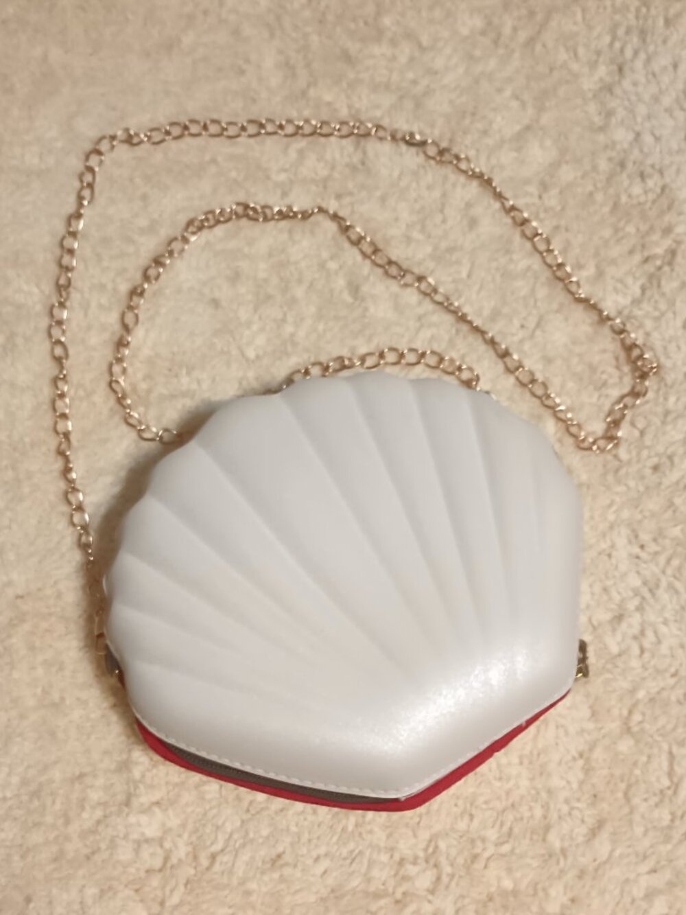EUC ~ Shoulder Shell Shape Purse with Gold Chain, Pearl Charm & Glittery Sequins - Picture 4 of 16